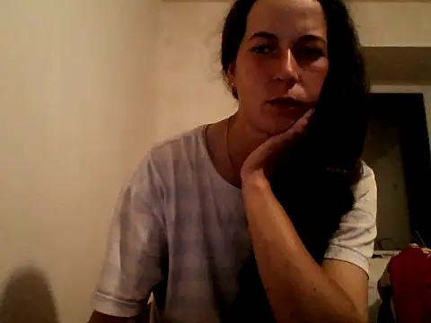 Snapshot of DanicaFey chatting on 05-15-26, 06:37 DanicaFey online show from 05-15-26, 06:37