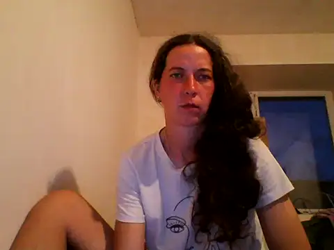Snapshot of DanicaFey chatting on 05-21-26, 06:04 DanicaFey online show from 05-21-26, 06:04