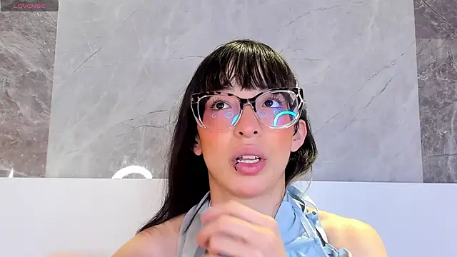 EmiliaBell  online show from 05-19-26, 01:28