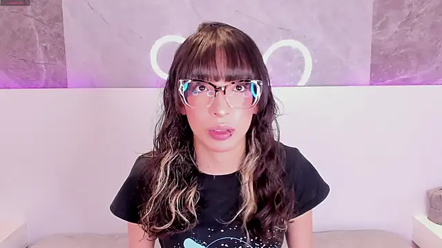 EmiliaBell  online show from 06-17-26, 01:12