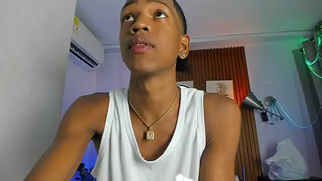 Snapshot of Afrowayuu chatting on 06-09-26, 05:24 Afrowayuu online show from 06-09-26, 05:24
