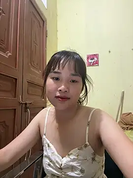 Lili 019 online show from 05-13-26, 02:47