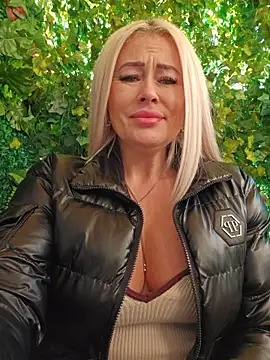 Snapshot of MILFBARBY chatting on 11-22-25, 08:13 MILFBARBY online show from 11-22-25, 08:13