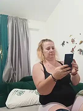 JuliaBestX online show from 06-25-26, 09:52
