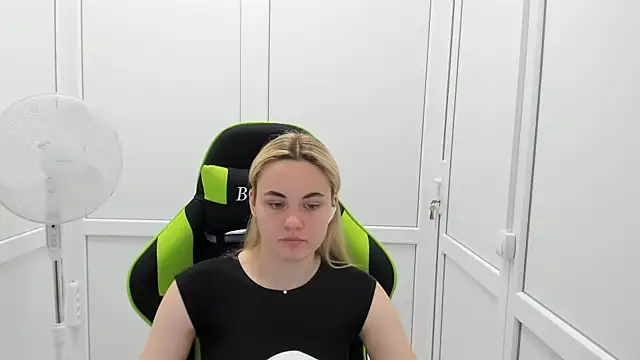 Emma starrs  online show from 06-26-26, 09:46