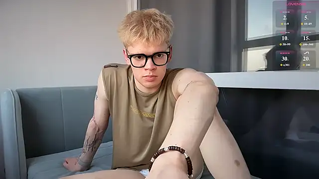Snapshot of kevin_jess chatting on 05-19-26, 02:12 kevin jess online show from 05-19-26, 02:12