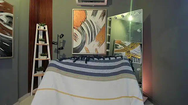 Mia Velvee online show from 06-18-26, 12:20