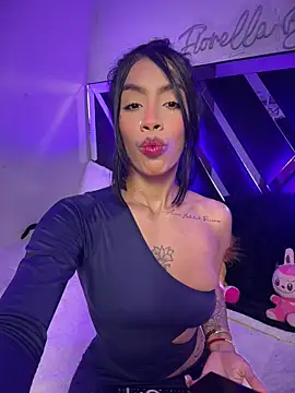 Snapshot of FiorellaBossh_ chatting on 07-21-26, 04:37 FiorellaBossh online show from 07-21-26, 04:37