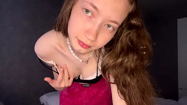 Snapshot of Emily_Mur_ chatting on 06-12-26, 05:06 Emily Mur online show from 06-12-26, 05:06