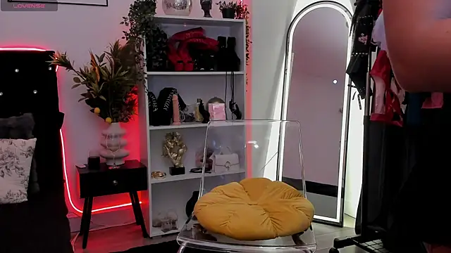 AmyyyDiamond online show from 06-10-26, 05:12