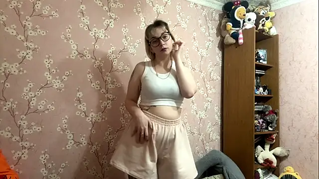 Snapshot of cloudcheek chatting on 06-05-26, 06:20 cloudcheek online show from 06-05-26, 06:20