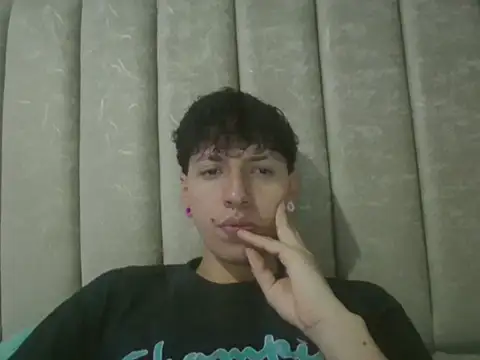 Noah mod online show from 05-26-26, 01:56