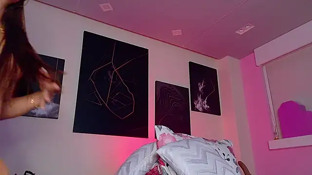 Bella-Saint online show from 06-11-26, 12:32