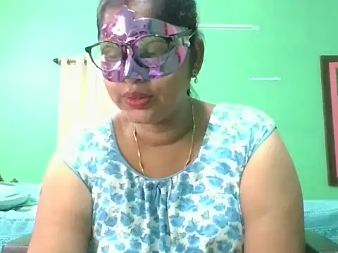 Snapshot of Kavya17 chatting on 07-23-26, 02:31 Kavya17 online show from 07-23-26, 02:31