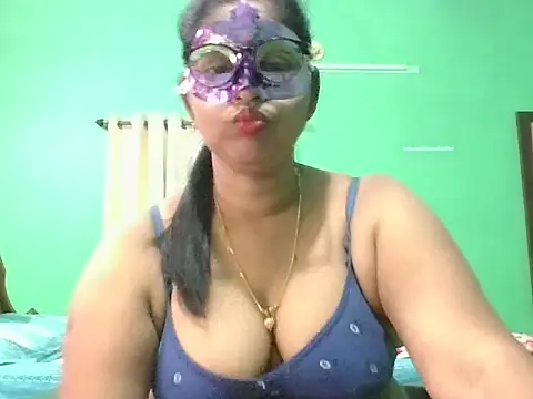 Snapshot of Kavya17 chatting on 07-23-26, 02:37 Kavya17 online show from 07-23-26, 02:37