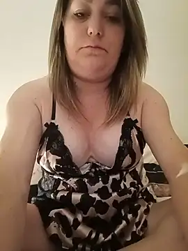 Snapshot of LouanaxXxx chatting on 05-17-26, 12:19 LouanaxXxx online show from 05-17-26, 12:19