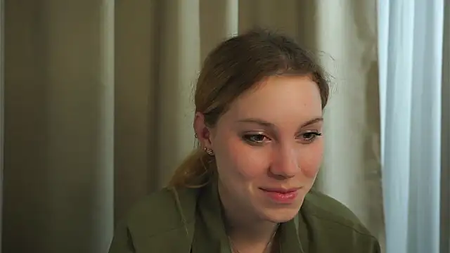 Snapshot of Sairallyn chatting on 06-12-26, 11:25 Sairallyn online show from 06-12-26, 11:25