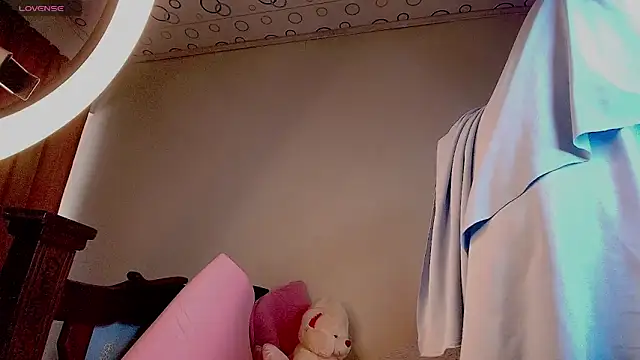 Nadine Nassib online show from 06-20-26, 01:47