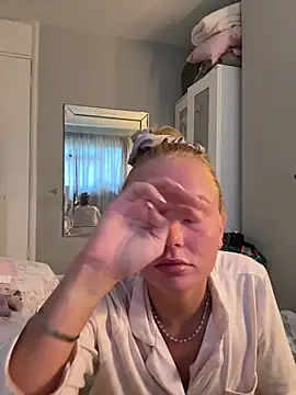 miaflowerxx online show from 05-15-26, 06:37