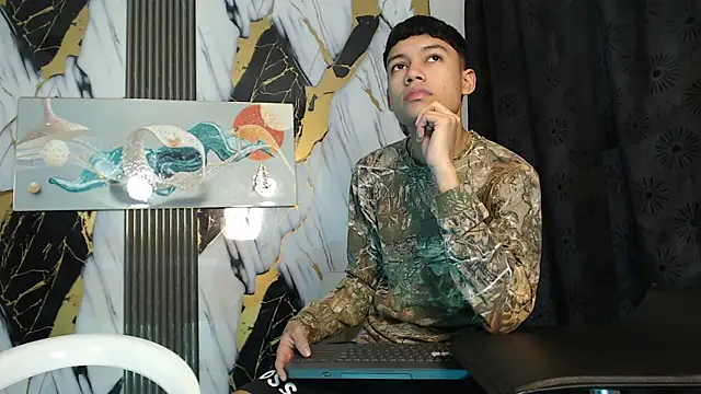 KING LOVERS1 online show from 06-30-26, 01:23