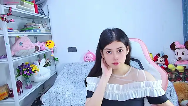 Snapshot of QinQin-888 chatting on 06-17-26, 10:50 QinQin-888 online show from 06-17-26, 10:50