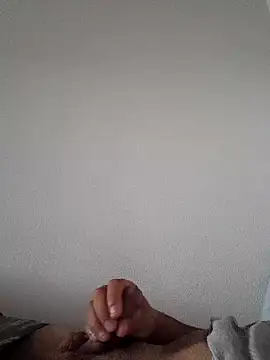 Snapshot of Nicolas065 chatting on 05-16-26, 04:28 Nicolas065 online show from 05-16-26, 04:28