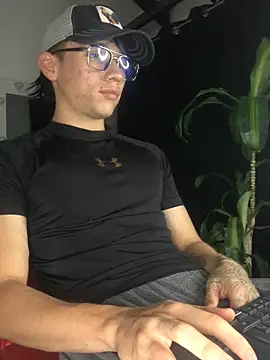 Snapshot of Salvatore_angelo chatting on 05-27-26, 03:03 Salvatore angelo online show from 05-27-26, 03:03