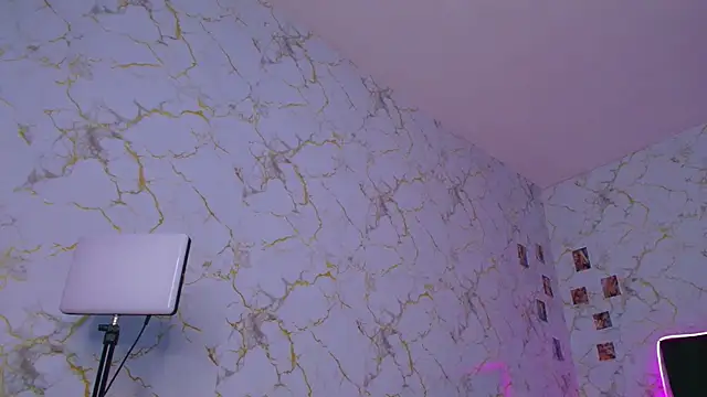cinniaa  online show from 06-25-26, 08:57