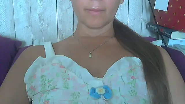 Snapshot of Bella--White chatting on 06-26-26, 06:40 Bella--White online show from 06-26-26, 06:40