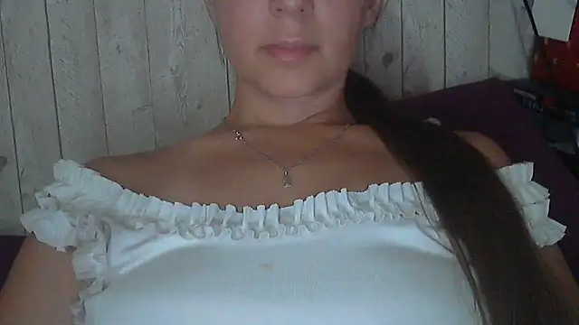 Snapshot of Bella--White chatting on 07-09-26, 02:43 Bella--White online show from 07-09-26, 02:43