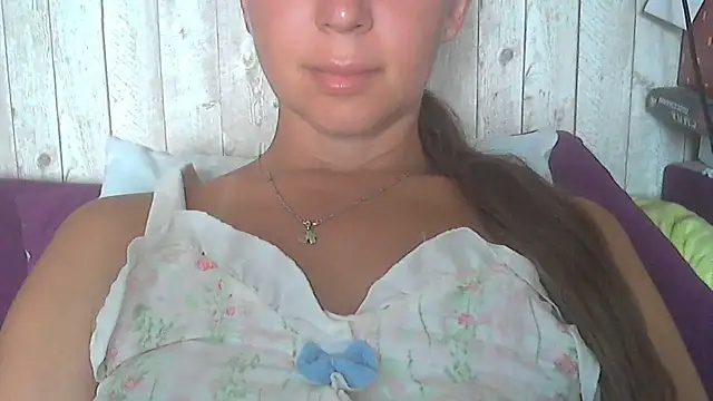 Snapshot of Bella--White chatting on 07-12-26, 06:37 Bella--White online show from 07-12-26, 06:37