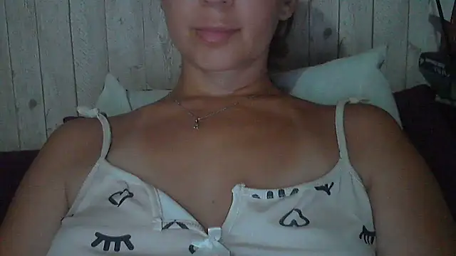 Snapshot of Bella--White chatting on 07-16-26, 03:29 Bella--White online show from 07-16-26, 03:29