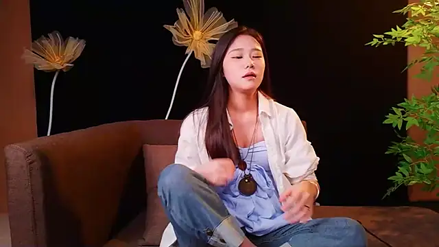 yu598188 online show from 06-03-26, 02:58
