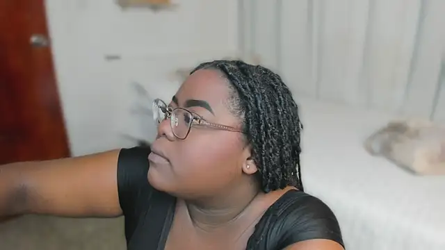 Snapshot of Ayanaa_Ebony_ chatting on 06-11-26, 11:19 Ayanaa Ebony online show from 06-11-26, 11:19