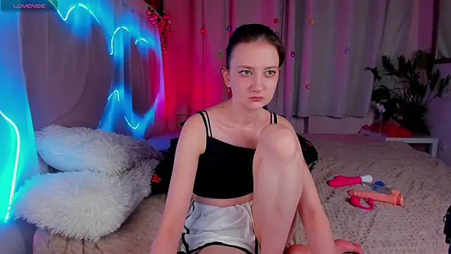 SummerLilaa online show from 06-22-26, 01:30
