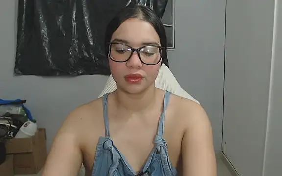 Snapshot of karen_golden1 chatting on 06-25-26, 06:07 karen golden1 online show from 06-25-26, 06:07