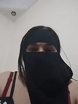 Snapshot of Laty_123 chatting on 05-18-26, 12:40 Laty 123 online show from 05-18-26, 12:40