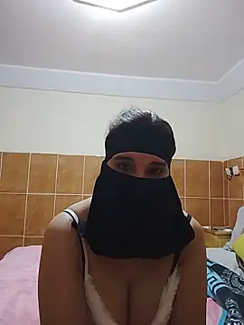 Snapshot of Laty_123 chatting on 05-20-26, 06:25 Laty 123 online show from 05-20-26, 06:25