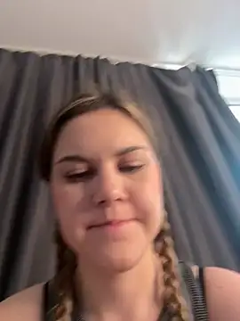 Snapshot of la_lisa_ chatting on 06-18-26, 07:08 la lisa online show from 06-18-26, 07:08