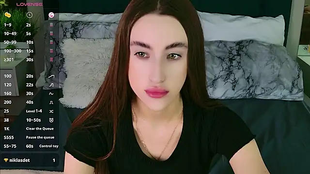 Snapshot of MadisonRen chatting on 06-04-26, 12:11 MadisonRen online show from 06-04-26, 12:11