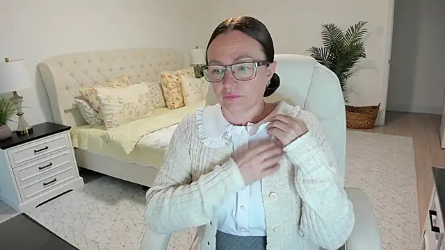 Snapshot of Vika73 chatting on 05-18-26, 10:43 Vika73 online show from 05-18-26, 10:43