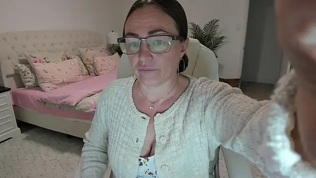 Snapshot of Vika73 chatting on 06-18-26, 10:30 Vika73 online show from 06-18-26, 10:30