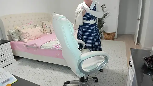 Snapshot of Vika73 chatting on 07-17-26, 11:50 Vika73 online show from 07-17-26, 11:50