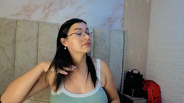JuliaFerrer online show from 05-17-26, 05:27