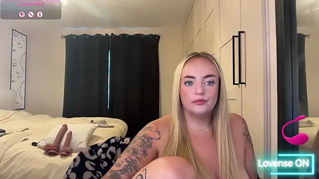 Snapshot of CurvyWetWife chatting on 06-05-26, 08:53 CurvyWetWife online show from 06-05-26, 08:53