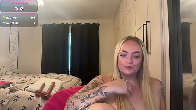 Snapshot of CurvyWetWife chatting on 06-29-26, 10:15 CurvyWetWife online show from 06-29-26, 10:15