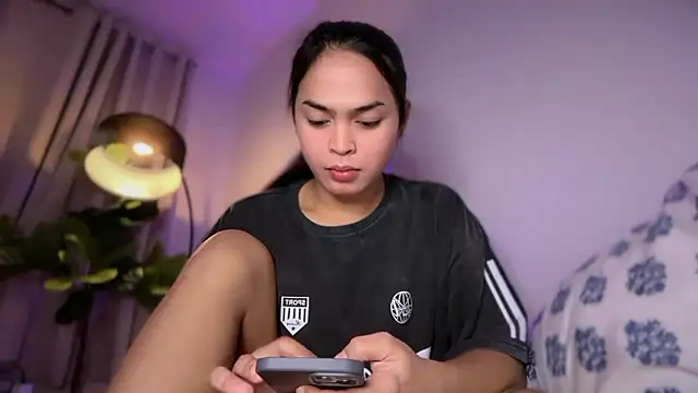 Amylaa online show from 06-18-26, 04:44