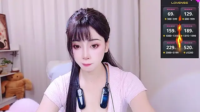 Snapshot of August_cat chatting on 05-30-26, 09:34 August cat online show from 05-30-26, 09:34