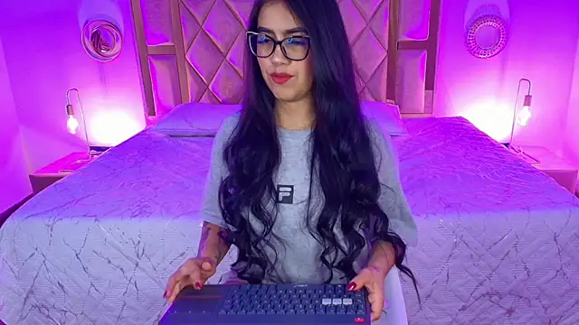 AlahiaColucci online show from 05-30-26, 12:57
