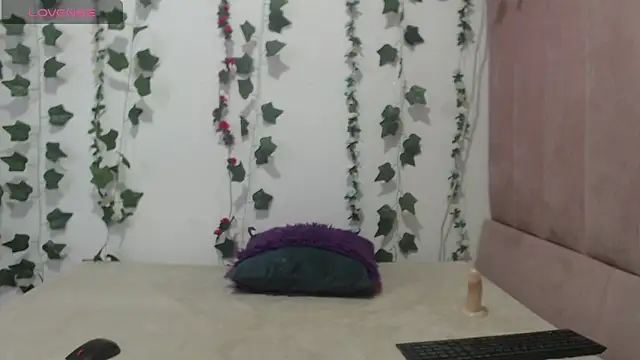 lunacastillo   online show from 05-20-26, 03:07